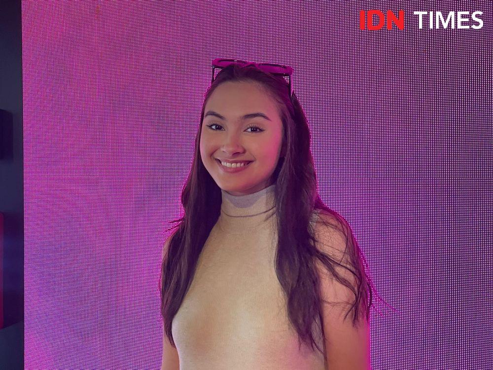 Caitlin Halderman Perdana Berhijab di Film Setetes Embun Cinta Niyala