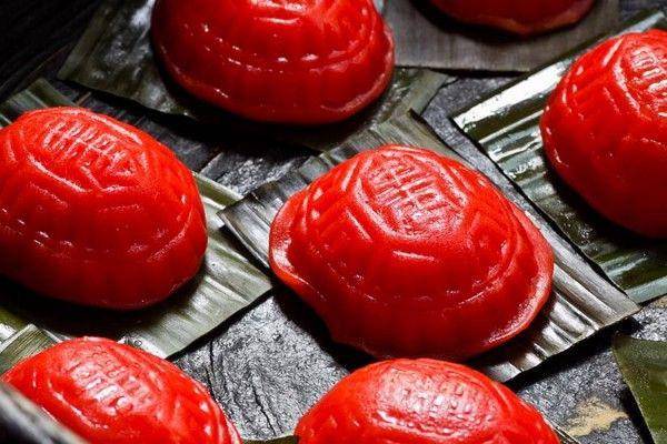 Kue keranjang kura-kura merah (foodforlivetv.sg)