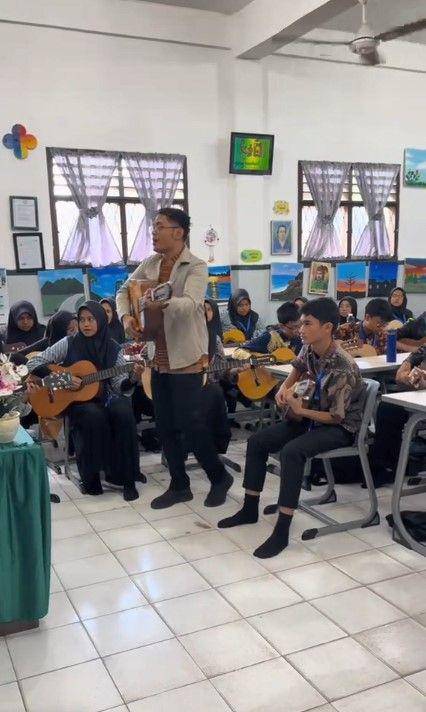 reaksi Alan Walker ke guru musik viral (tiktok.com/@triadinata91)