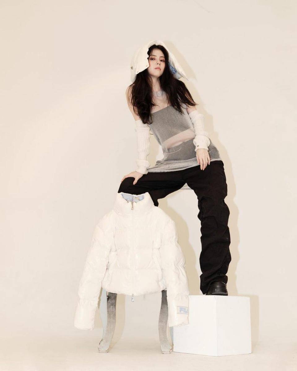 padu padan outfit oversize ala Han So Hee (instagram.com/xeesoxee)