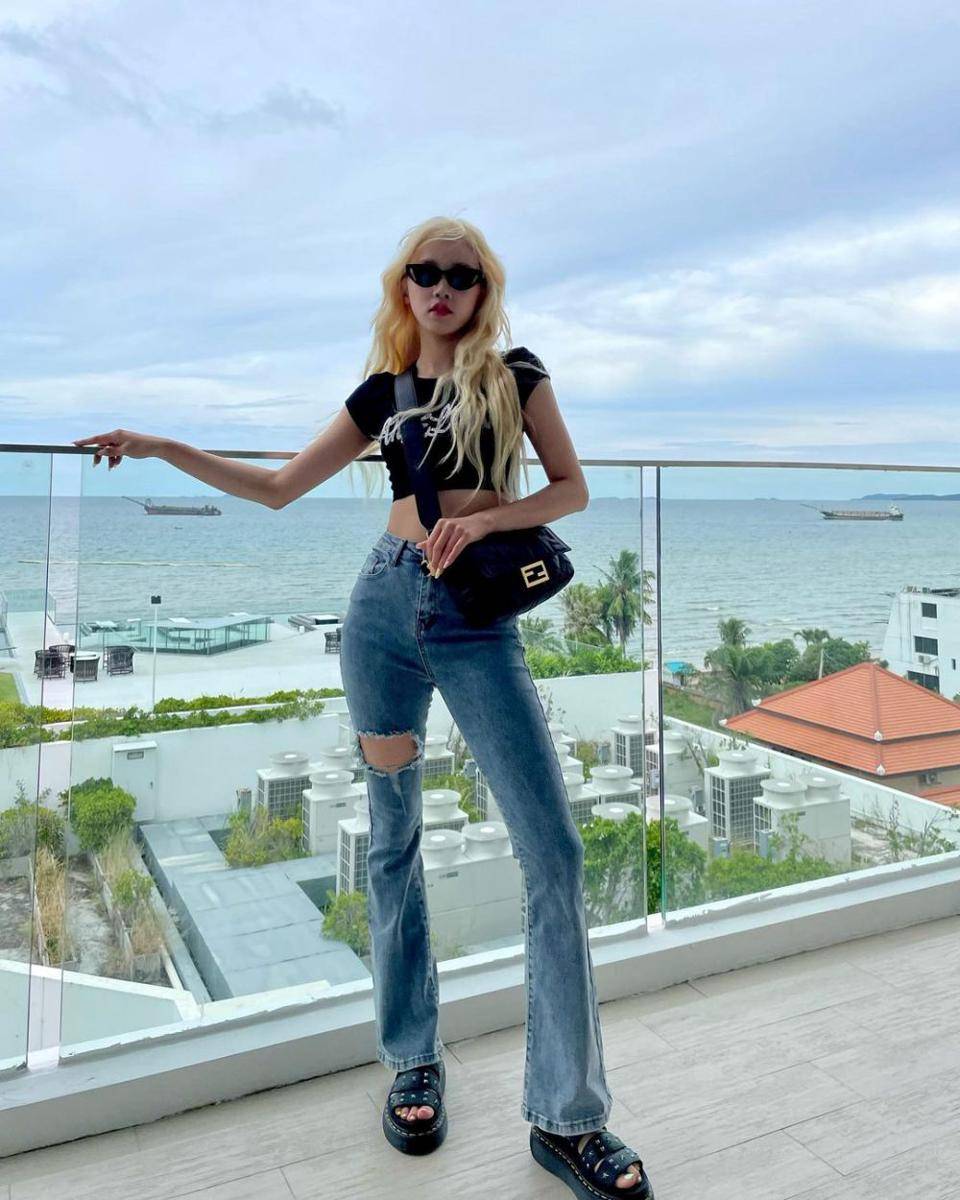 Yuqi (G)I-DLE (instagram.com/yuqisong.923)
