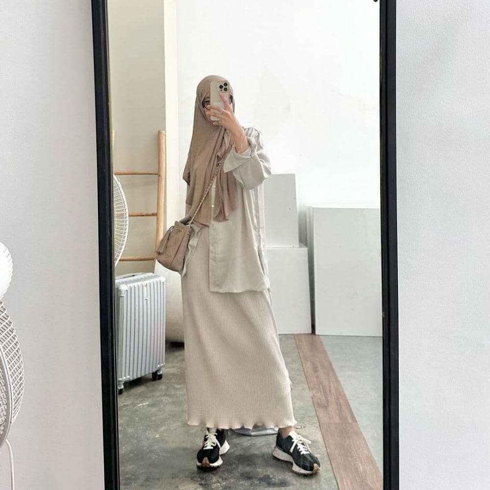 inspirasi OOTD ala Ravira Naila (instagram.com/ravalsaa)
