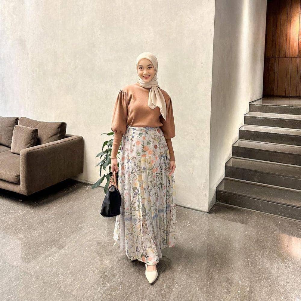 inspirasi OOTD ala Ravira Naila (instagram.com/ravalsaa)