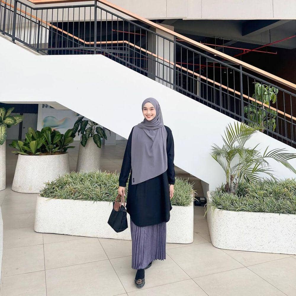 inspirasi OOTD ala Ravira Naila (instagram.com/ravalsaa)
