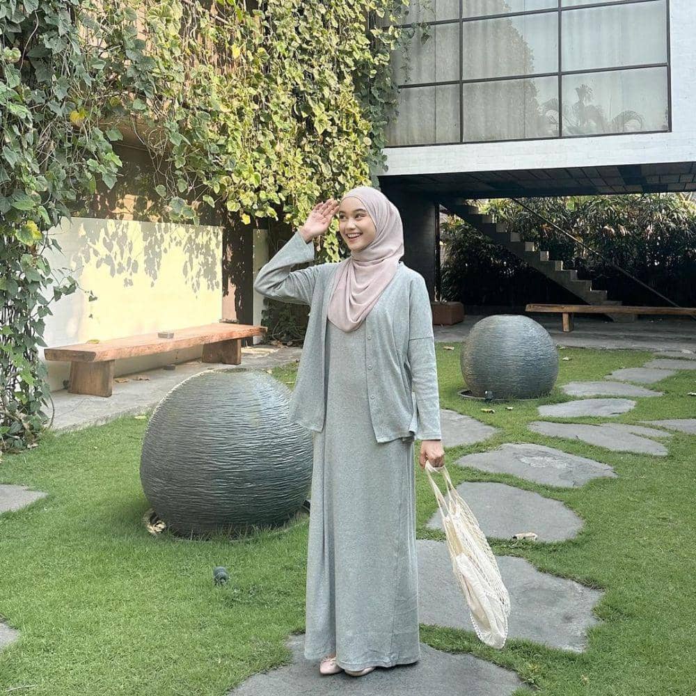 inspirasi OOTD ala Ravira Naila (instagram.com/ravalsaa)