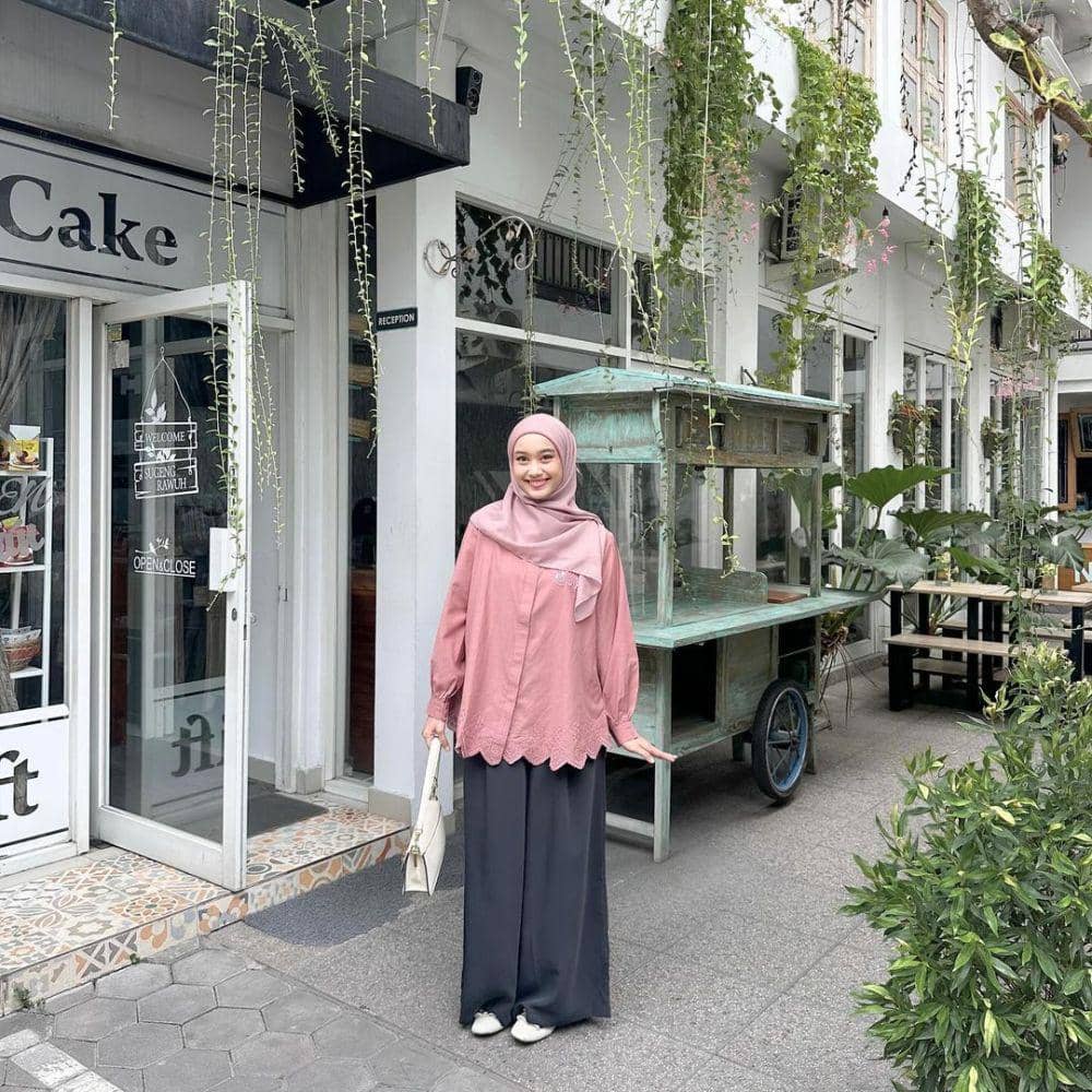 inspirasi OOTD ala Ravira Naila (instagram.com/ravalsaa)