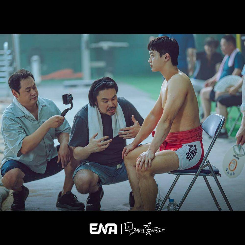 cuplikan drama Like Flowers in Sand (instagram.com/channel.ena.d)