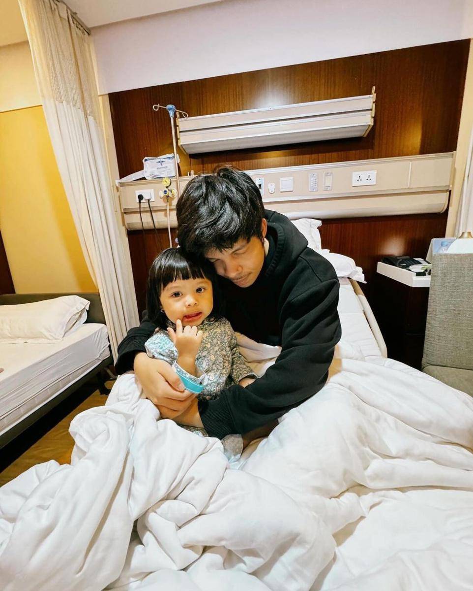 Atta dirawat di rumah sakit (Instagram.com/attahalilintar)
