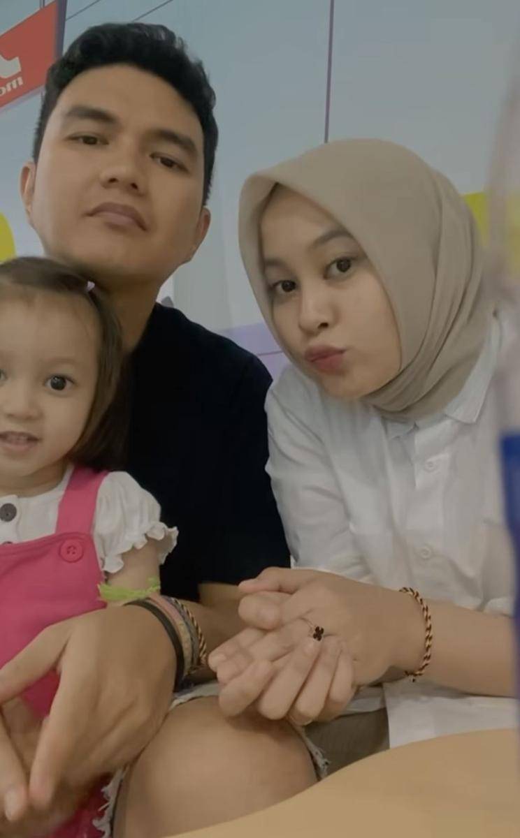 potret bahagia keluarga Aldi Taher, umumkan istri hamil anak kedua (Instagram.com/salaabillih06)