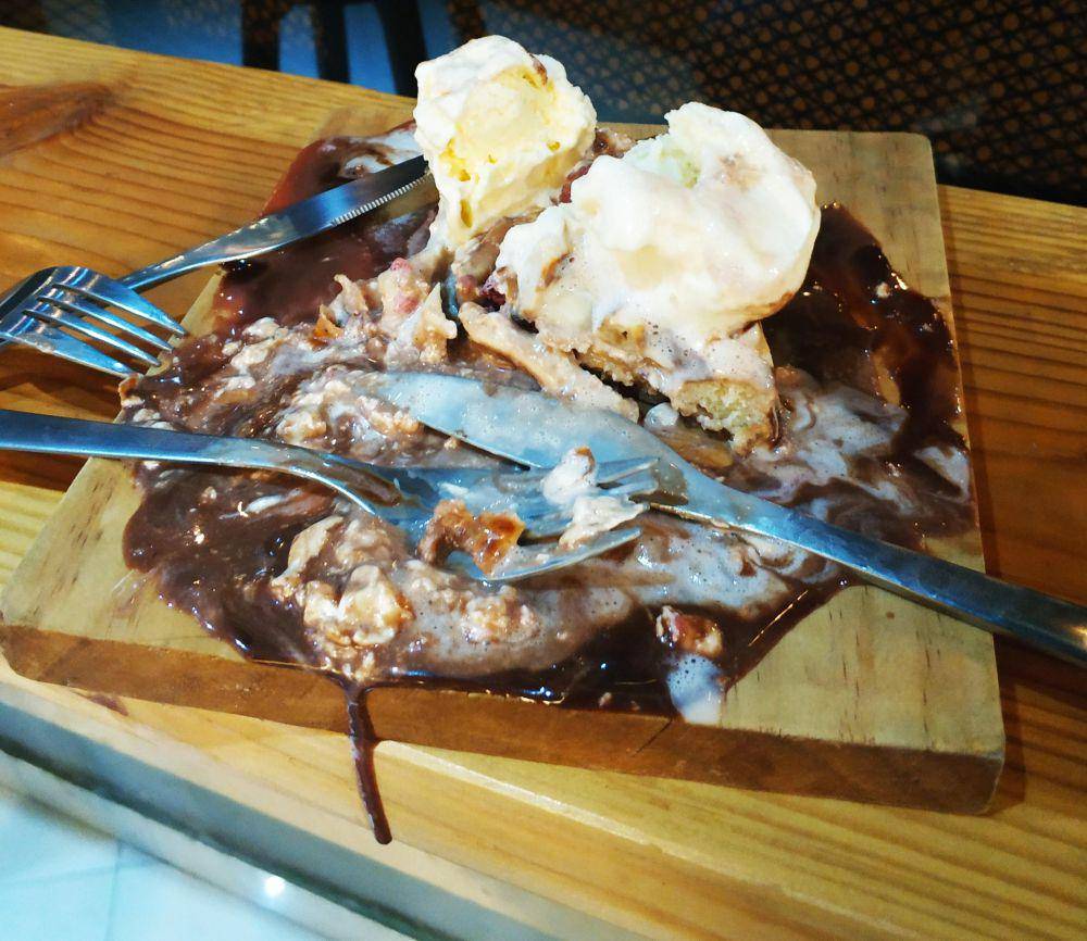 potret penyajian nyentrik hidangan waffle (reddit.com/user/SilentNoise17)