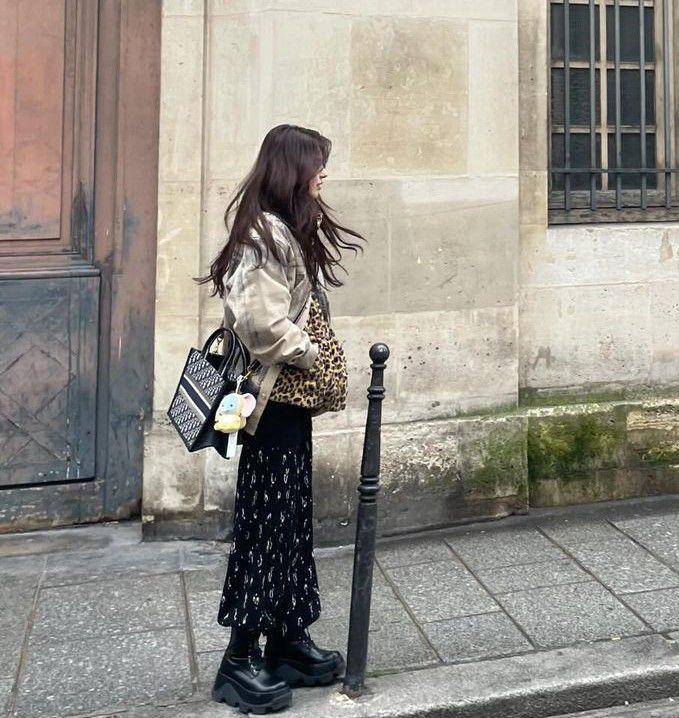 padu padan outfit oversize ala Han So Hee (instagram.com/xeesoxee)