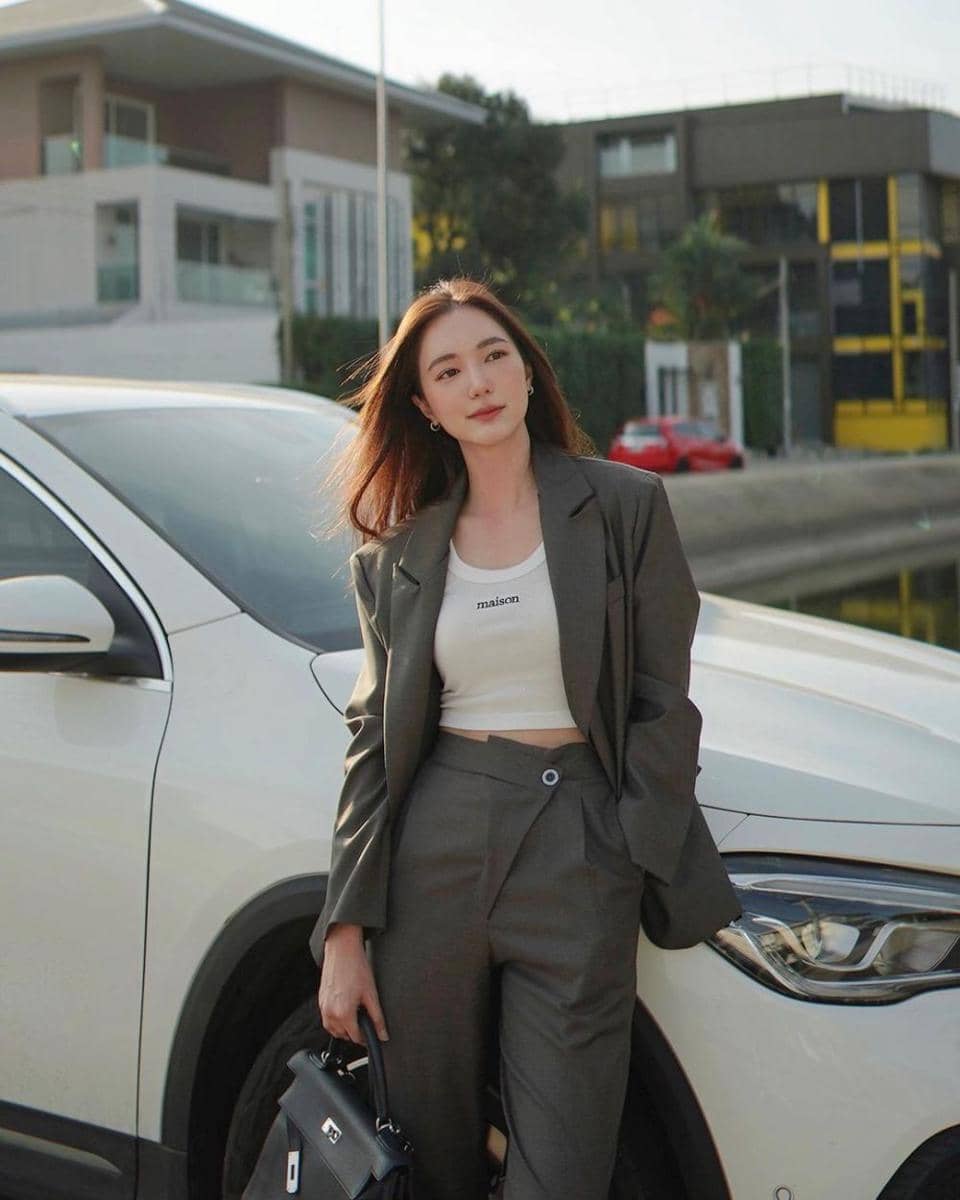 outfit Bua Nalinthip (instagram.com/buanalinthip)