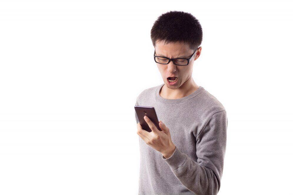 ilustrasi pria sedang chatting (freepik.com/evening_tao)