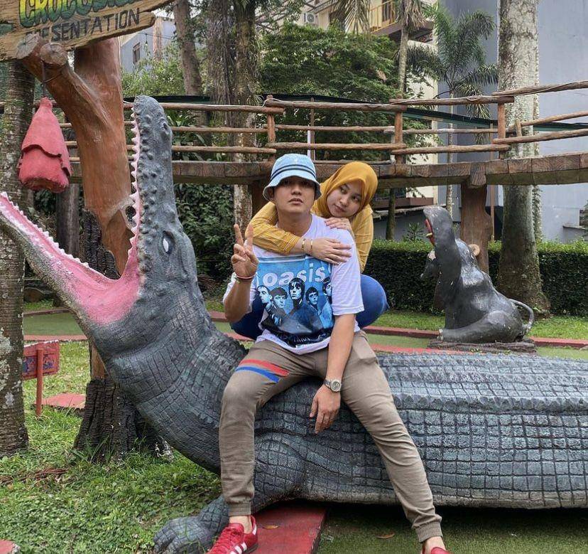 potret bahagia keluarga Aldi Taher, umumkan istri hamil anak kedua (Instagram.com/salaabillih06)