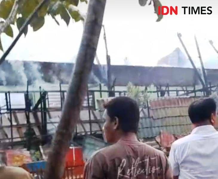 Api lalap bangunan sekolah di SDN 022 Sepan Penajam (IDN Times/Ervan)