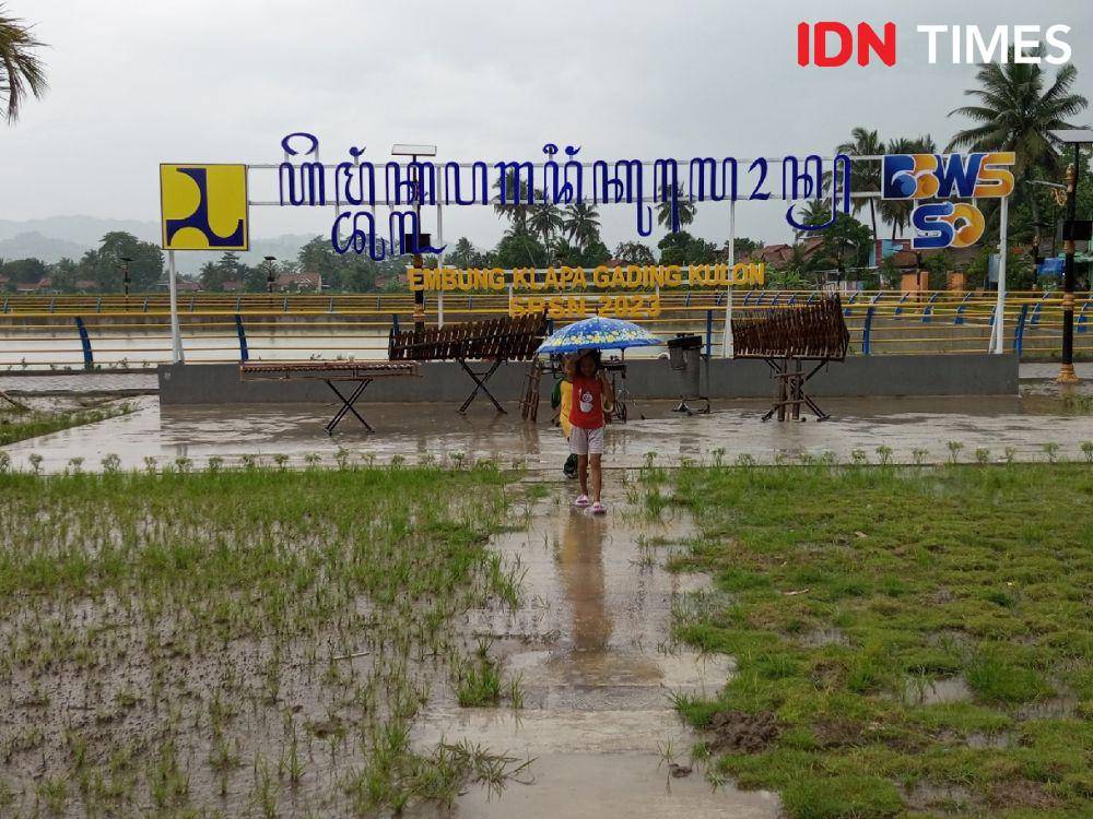 Embung dengan kapasita besar dan kedalaman menjadi faktor resiko bila digunakan untuk berenang. (IDN Times/Cokie Sutrisno)