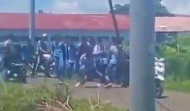 Tangkapan layar saat mereka baku hantam (Dok/istimewa)