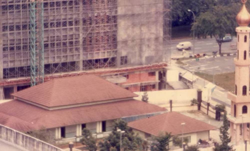 foto renovasi Masjid Omar Kampong Melaka Singapura di tahun 1984 (youtube.com/Shared Services)