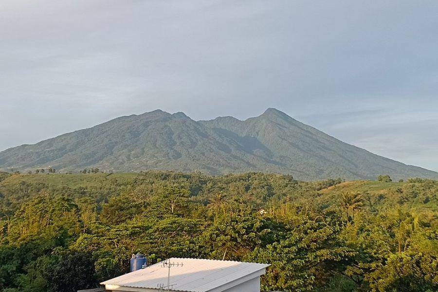ilustrasi Gunung Salak commons.wikimedia.org)