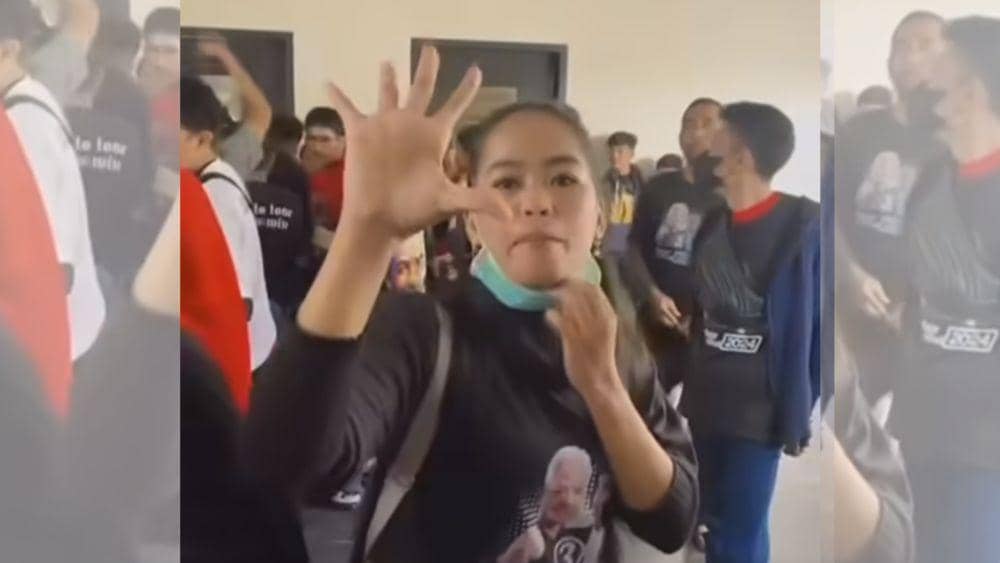 Tangkapan layar video peserta kampanye Ganjar Pranowo di Makassar mengeluhkan soal biaya transportasi Rp10 ribu. (Tangkapan layar Instagram/lambe_turah.makassar)