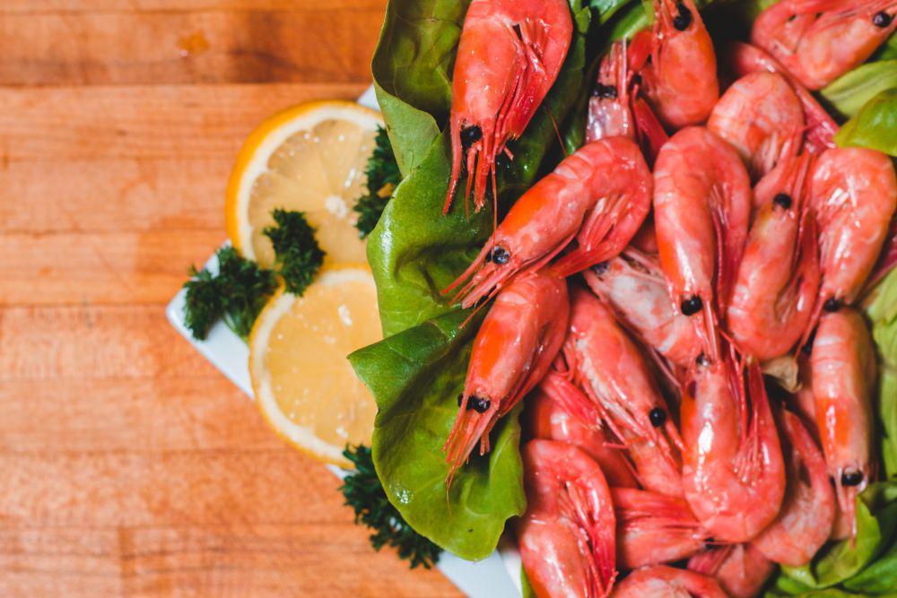 Pilih Konsumsi Udang Laut atau Udang Tambak? Ini Perbedaannya!