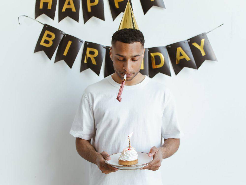 ilustrasi birthday blues (pexels.com/Polina Tankilevitch)