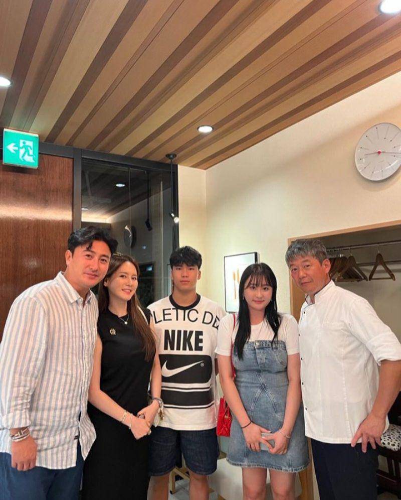 potret terbaru Ahn Ri Hwan (instagram.com/leehyewon2002)