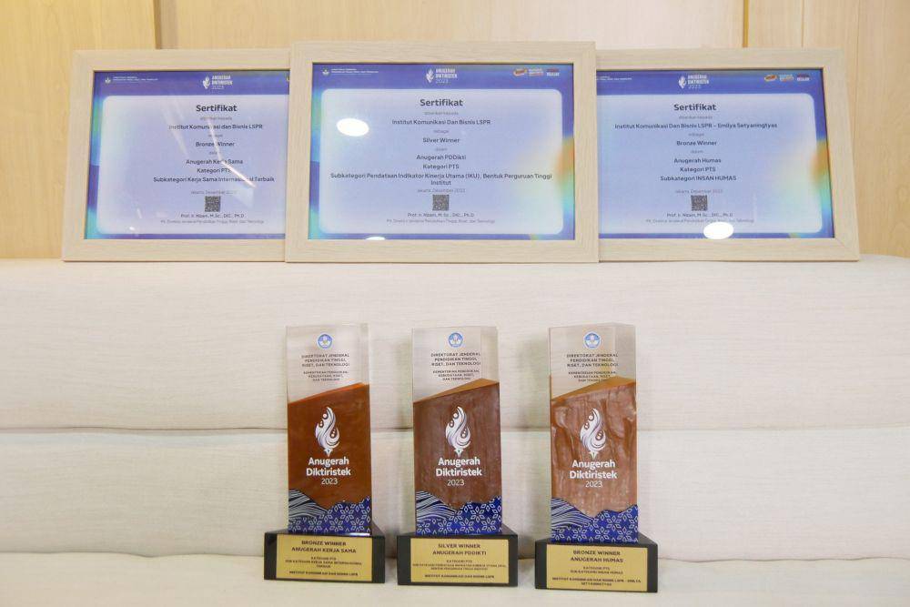 Tiga penghargaan yang diraih LSPR dalam Anugerah Diktiristek 2023 (dok. LSPR)