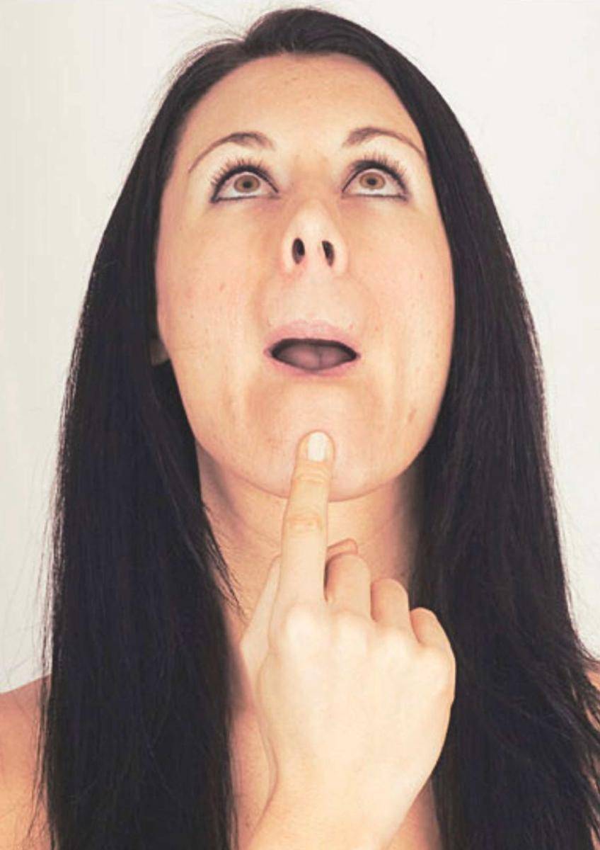 Ilustrasi gerakan yoga wajah jaw and neck firmer. (pinterest.com/theasianparent)