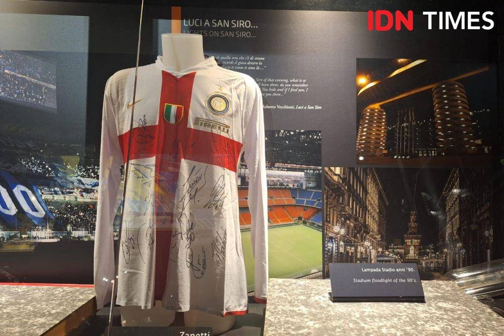 Koleksi di museum AC Milan dan Inter Milan, San Siro (IDN Times/Satria Permana)
