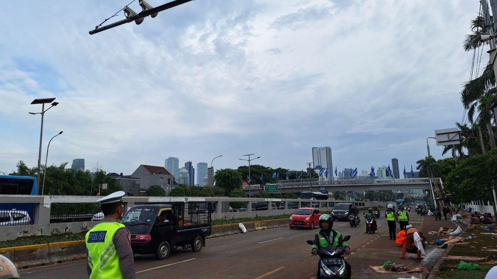 Demo APDESI Bubar, Jalan di Depan Gedung DPR Dibuka Lagi