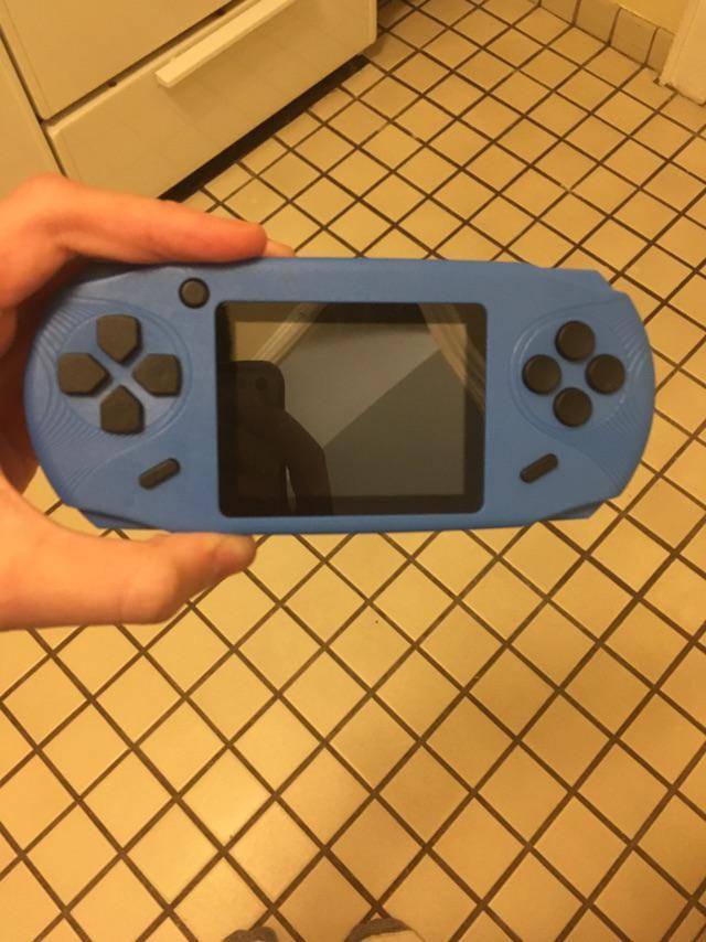 potret barang KW tiruan dari Nintendo Switch (reddit.com/r/crappyoffbrands)