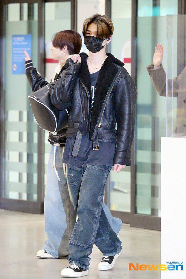 airport fashion ala Ni-ki ENHYPEN (dok. m.news.nate.com/Kim Kyu Bin)