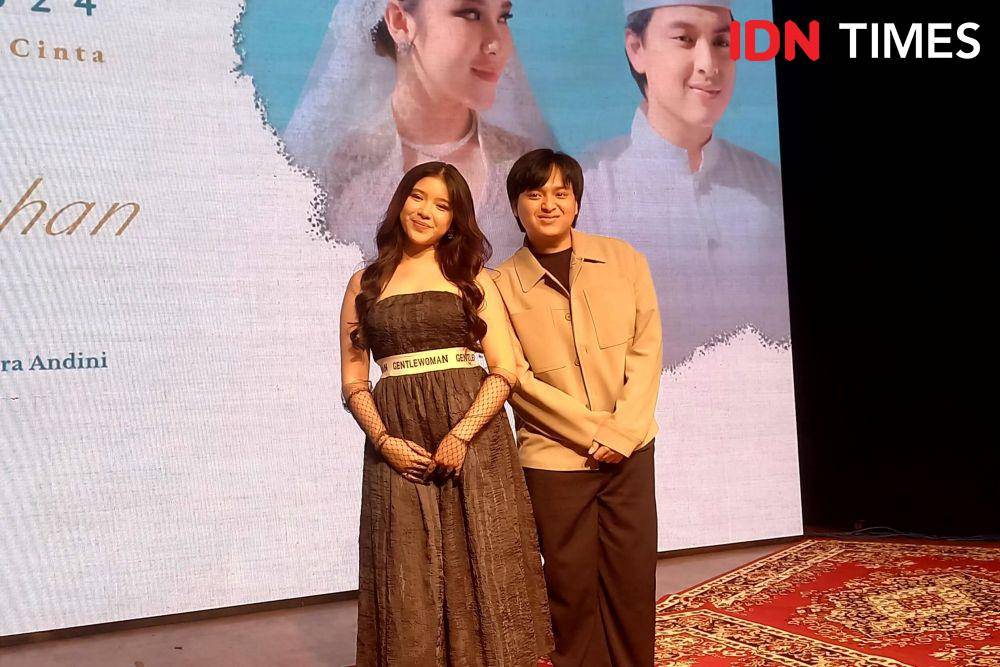 Tiara Andini dan Arsy Widianto di konferensi pers Lagu Pernikahan Kita pada Kamis (01/02/2024) (IDN Times/Ines Suseno)