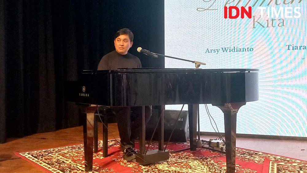 Yovie Widianto di konferensi pers Lagu Pernikahan Kita pada Kamis (01/02/2024) (IDN Times/Ines Suseno)