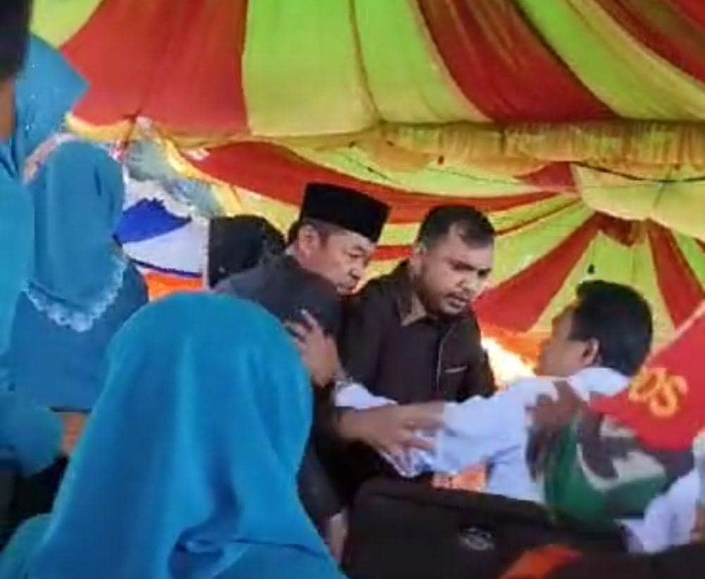 Bupati dan Wakil Bupati Rohil Bertengkar saat Pelantikan Pj Kades