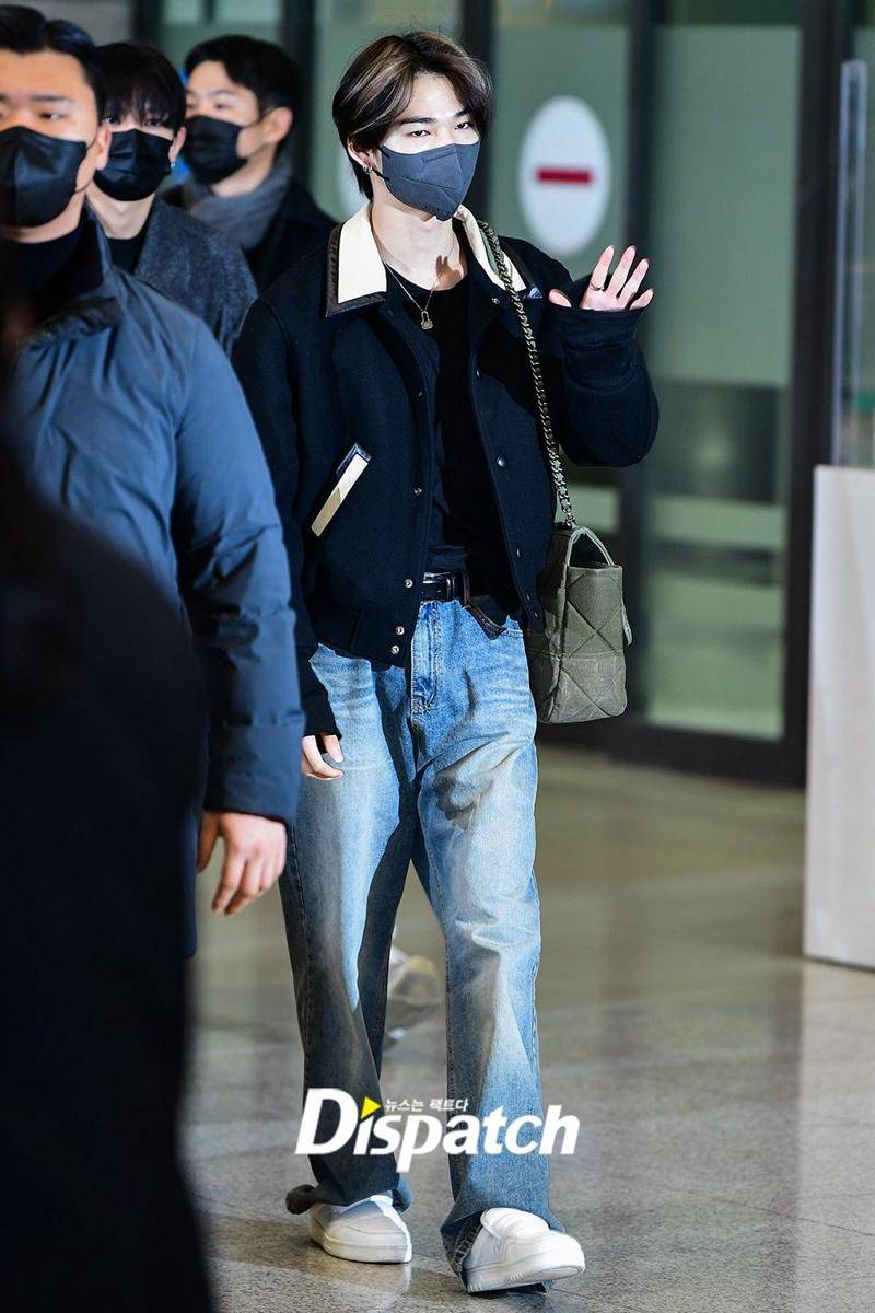 airport fashion ala Ni-ki ENHYPEN (dok. dispatch.co.kr/Oh Min Ah Giza)