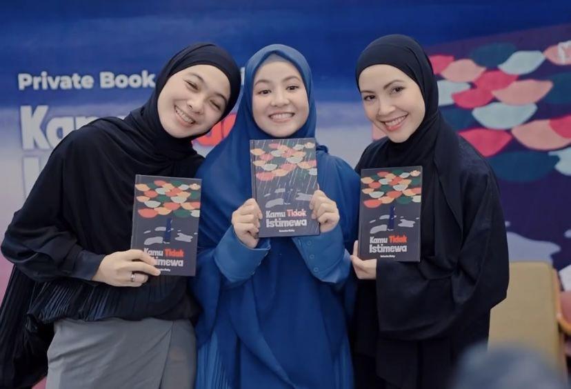 7 Potret Artis di Perilisan Buku Baru Natasha Rizky, Bestie Suportif
