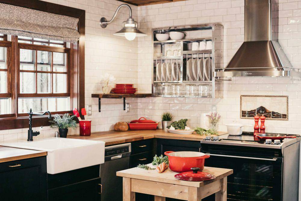 inspirasi dekorasi dapur dengan sentuhan vintage atau antik (unsplash.com/Becca Tapert)