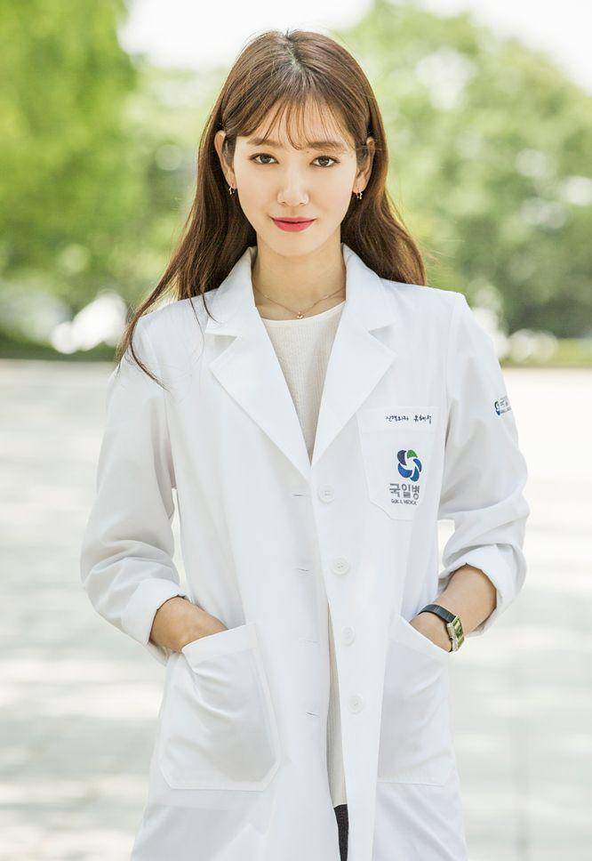 Park Shin Hye dalam drama Doctors (dok. SBS/Doctors)