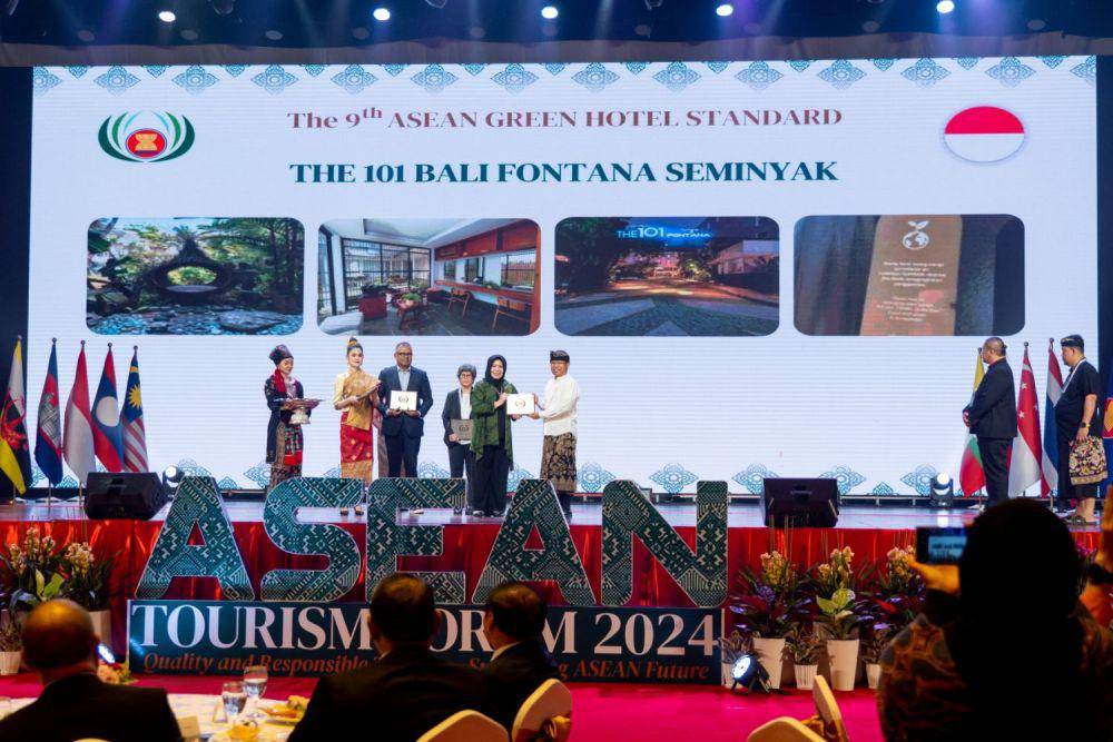 Potret THE 1O1 Hotels & Resorts mendapat penghargaan di ATF (Dok. THE 1O1 Hotels & Resorts)