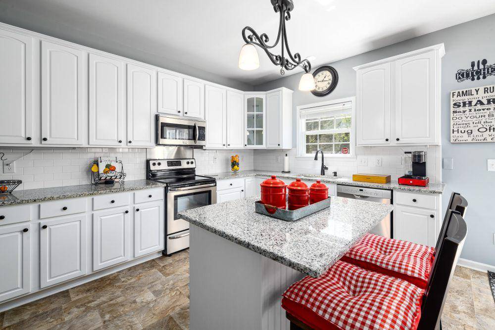 inspirasi dekorasi dapur dengan sentuhan vintage atau antik (pexels.com/Curtis Adams)