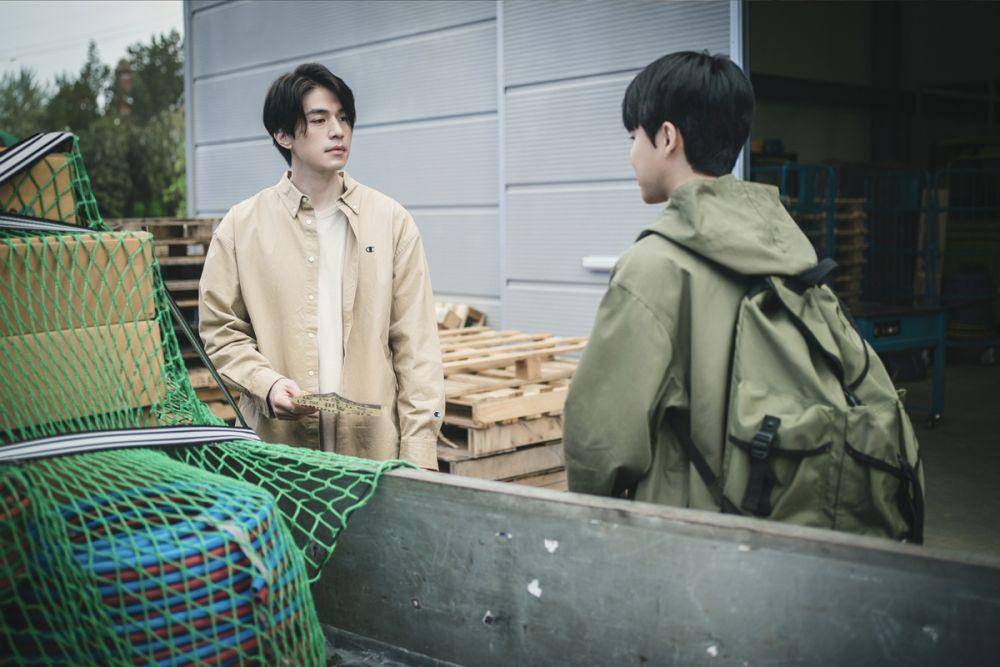 cuplikan Lee Dong Wook dan Park Ji Bin di drakor A Shop for Killers (dok. Disney+ Korea/킬러들의 쇼핑몰)