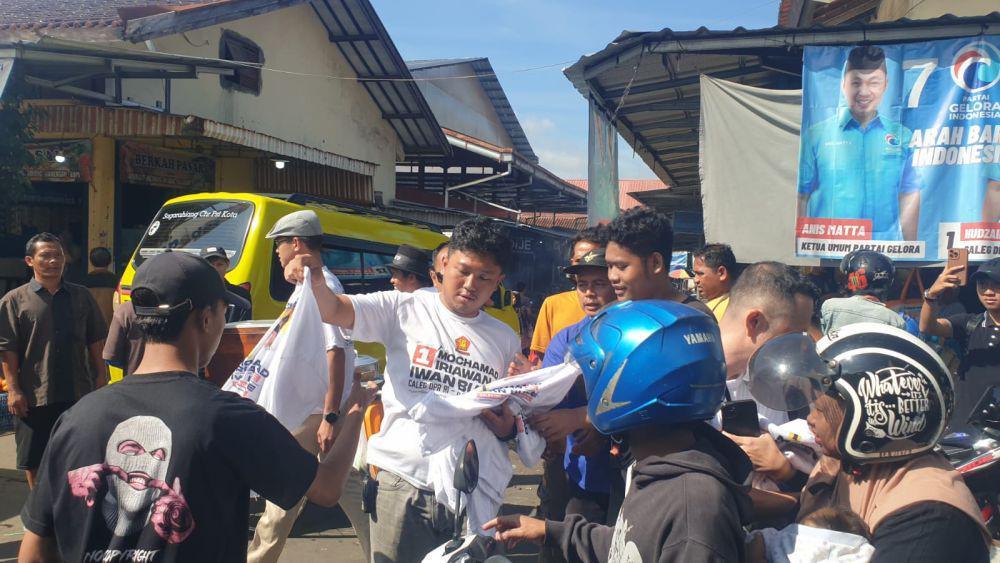 Kampanye, Relawan Iwan Bule Bulusukan ke Pasar Kepuh Kuningan