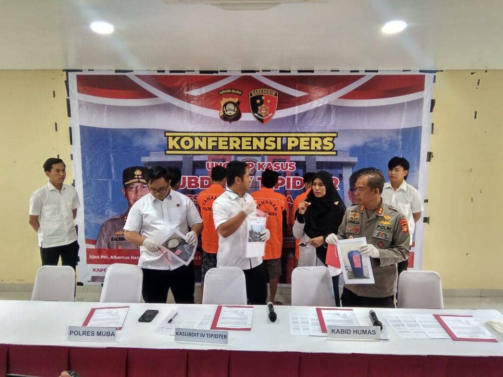 Konferensi Pers Polda Sumsel terkait aktivitas penyulingan minyak ilegal di Muba (Dok: Humas Polda Sumsel)