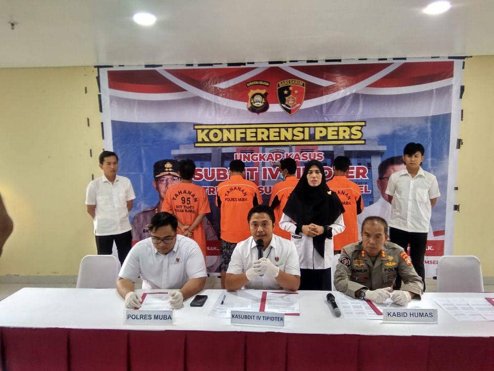 Konferensi Pers Polda Sumsel terkait aktivitas penyulingan minyak ilegal di Muba (Dok: Humas Polda Sumsel)