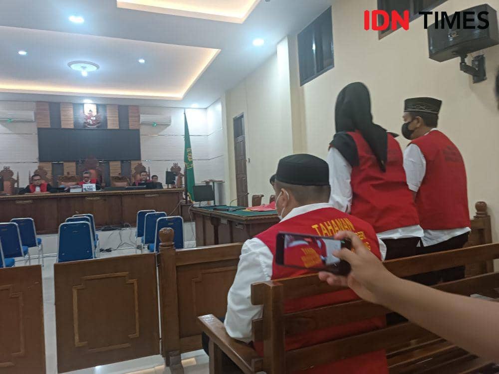 Terdakwa selebgram Adelia Putri Salma jalani sidang eksepsi di PN Tanjungkarang, Kamis (1/2/2024). (IDN Times/Tama Yudha Wiguna).