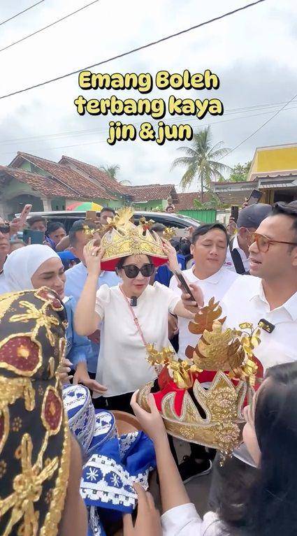 potret Nagita pakai siger Lampung (instagram.com/putri_zulhas)