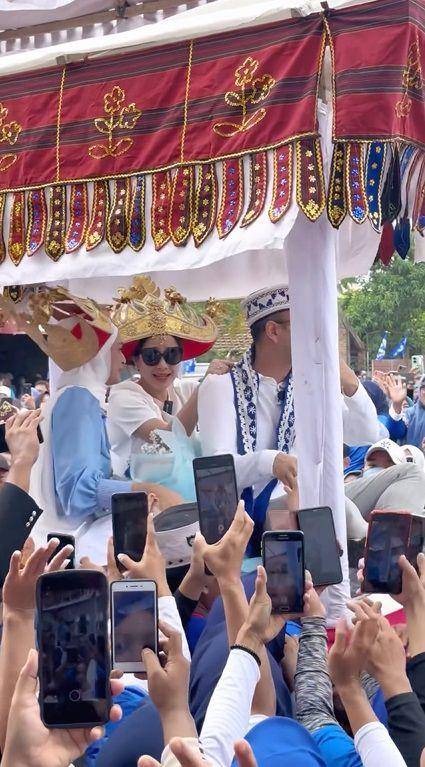 potret Nagita pakai siger Lampung (instagram.com/putri_zulhas)