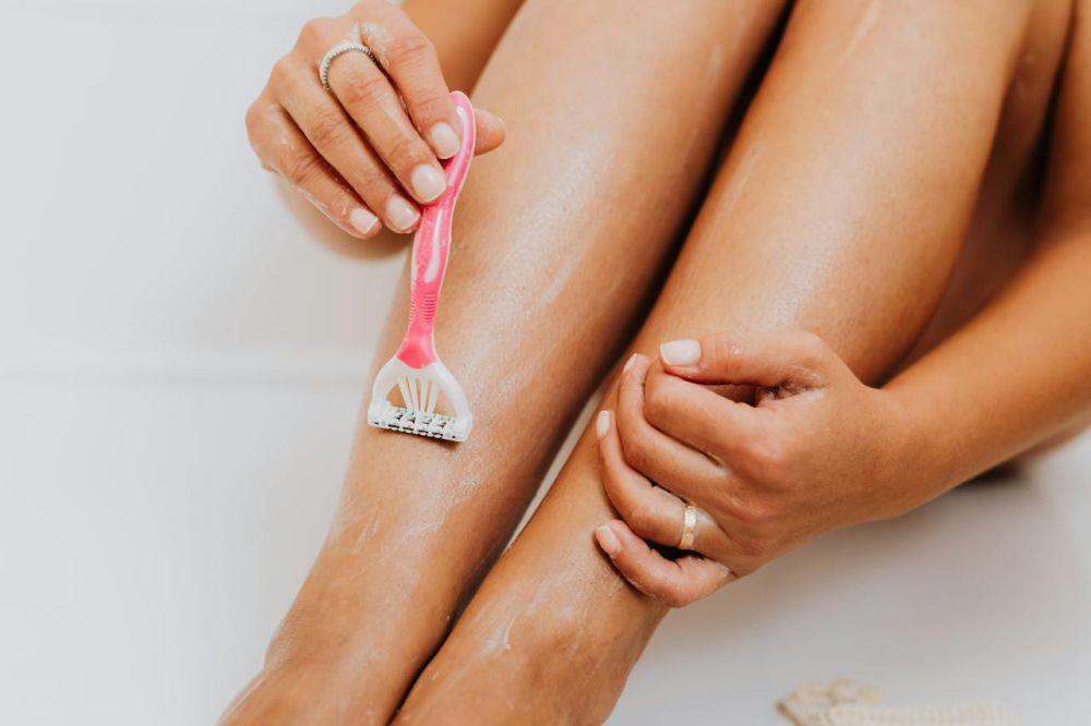 7 Cara Ampuh Cukur Bulu Kaki Tidak Tumbuh Lagi, Soft and Smooth!